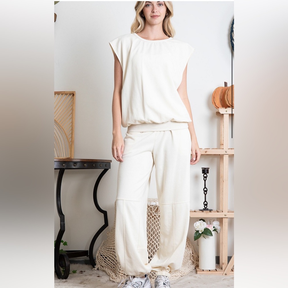 B9062-(🚨 5 COLORS) OPEN BACK SLEEVELESS SWEAT TOP & PANTS SET - Picture 4 of 12
